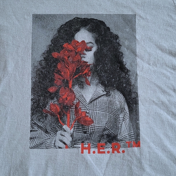 Goodie Two✌ Sleeves H.E.R. (Gabriella Sarmiento Wilson)🎤 Graphic Tee👕 - NWT - Picture 3 of 13